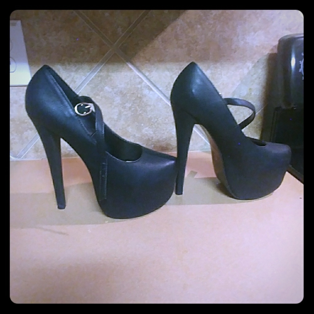 Glaze black heels